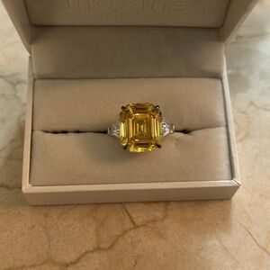 Elegant Yellow Cocktail/Gemstone Ring size 6